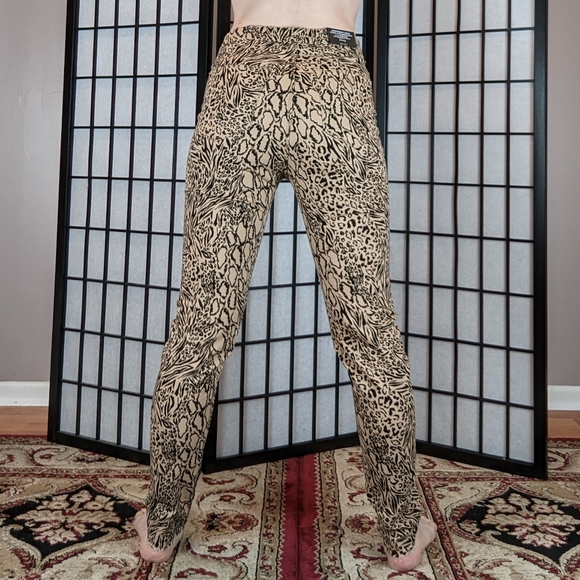 2/20) NWOT Tan animal print jeans - Picture 6 of 12